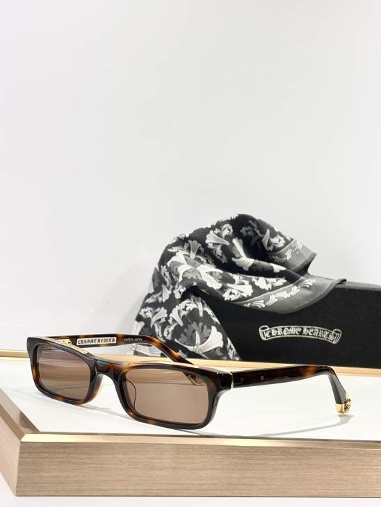 Picture of Chrome Hearts Sunglasses _SKUfw76704368fw